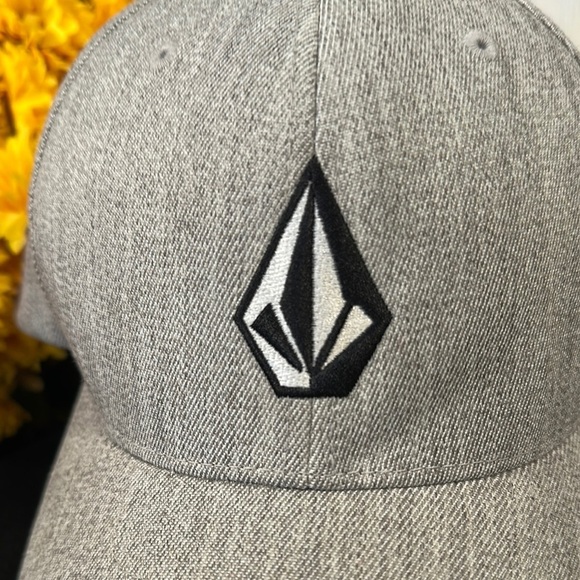 Volcom Gray Wool Sized L-XL Cap with Logo - Picture 2 of 7